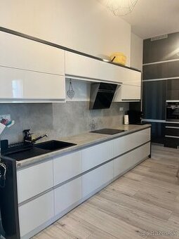 REZERVOVANÉ Prémiový 2 izbový byt na skok od námestia