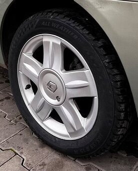 4ks diskov R15 Renault s novými celorocnymi pneu