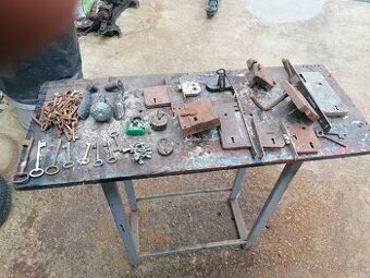 Staré Zámky, kovania šišky na plot - 1