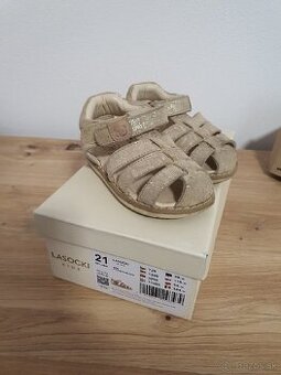 Predam dievcenske sandalky Lasocki