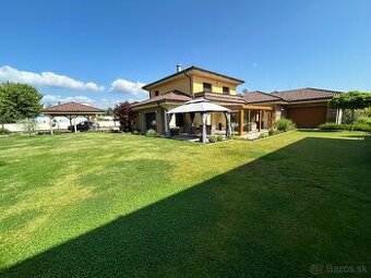 Kováčová – luxusná rodinná vila, rozsiahly pozemok - 2150 m2