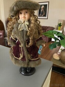 Porcelanová bábika