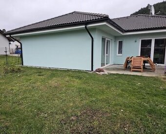 Na predaj moderný 4-izbový rodinný dom v krásnej obci Valča