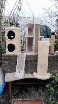 Škrabadlá všetky spolu za 40eur, klietky 10eur/kus