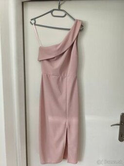 Krásne elegantné šaty