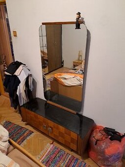 Staršia komoda so zrkadlom a suflikom