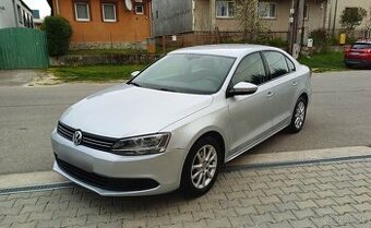 Volkswagen Jetta 1.6TDi 77Kw CR 105PS M5 R.V4/2013 TrendLine