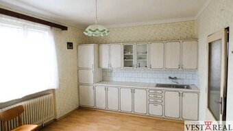 Na predaj rodinný dom s garážou, pozemok výmera 2003 m2 Horn