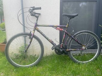 Zachovalý odpružený horský bicykel