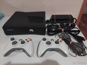 Xbox 360 S 250GB + 2 ovládače + HDMI