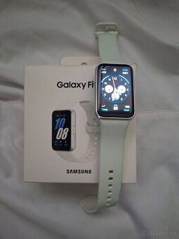Samsung Fit 3 galaxy hodinky biele b dobrom stave návod krab