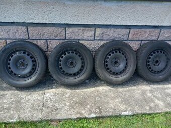 Predám zimné komplety VW 215/60 R16 s pneu Hankook