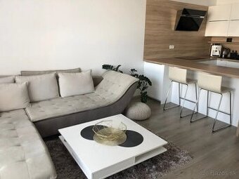 🌟 Moderný 2-izbový byt s balkónom a šatníkom – Plynárenská