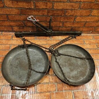 Starožitná váha na zavesenie cena 30€