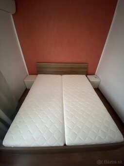 Predám manželskú posteľ s matracmi