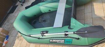 NAFUKOVACÍ ČLN GLADIATOR 260 - AKO NOVÝ 