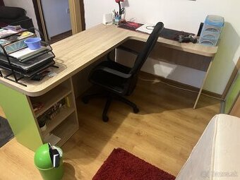 Predám písací stôl do detskej izby