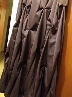 Dlhé spoločenské šaty so štólou