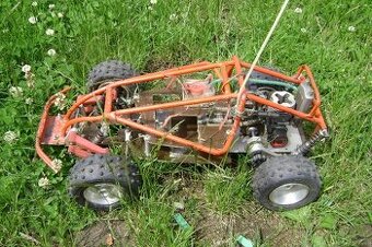 závodní RC model buggyny