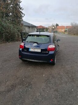 Toyota Auris Hybrid 2011