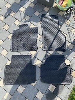 Gumené rohože + vanička do kufra VW B8