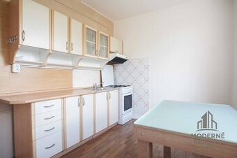 Veľký 2-izbový byt s balkónom na ul. Nábrežná, Nové Zámky –