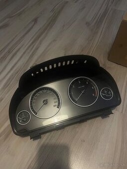 Budíky BMW F10 F11