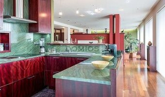 Exkluzívna dvojgener. rodinná vila (1.300 m2, parking, KE-V)