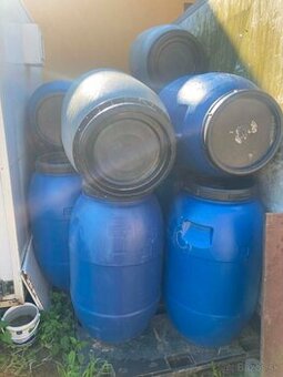 predam potravinarske  plastove sudy  220l