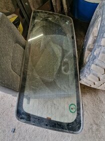 Kufrove, celne, bocne sklo Mitsubishi Pajero II