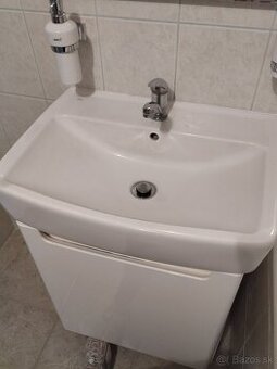 Vysoká skrinka + skrinka s umývadlom