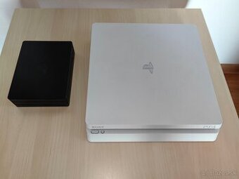 Predám PS4 + VR