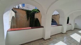 Na prenájom – štýlové priestory priamo na Námestí SNP, Bansk