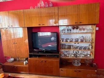 Predam obývaciu stenu