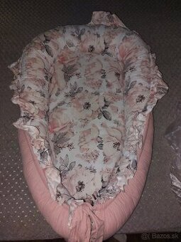 Hniezdo a zavinovačka