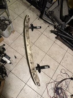 E46 Touring zadná vystuha