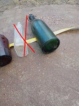 Staré fľaše na dekoráciu