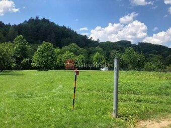 Investičný rovinatý pozemok v intraviláne- Púchov 3231 m2