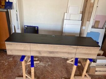 Skrinka pod televízor