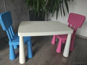 Detský stolík so stoličkami