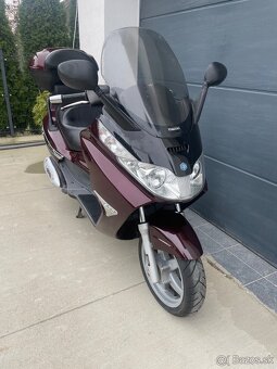 Piaggio X8 200 možná výmena za Hornet