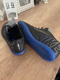 Halovky Nike