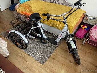 Elektrický bicykel trojkolesový