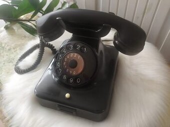 Starý bakelitový telefon - 1