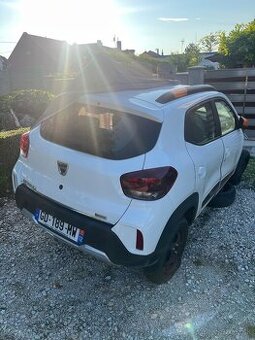 Rozpredam na nahradne diely Dacia Spring 2021