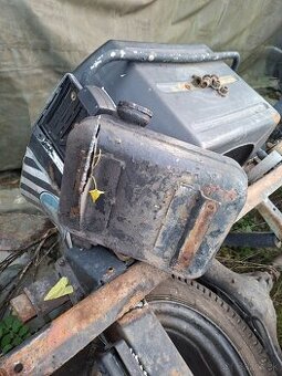 Nadrz na hydraulicky olej