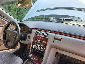 Mercedes W210 220Cdi - 1