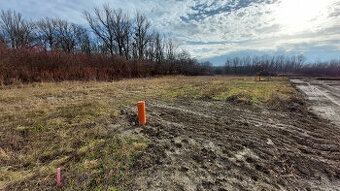 Stavebný pozemok 32 km od Ba v Maďarsku pri Mosonmagyaróvári