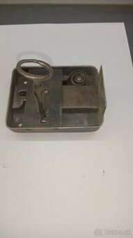 Starožitný krabicový zámek