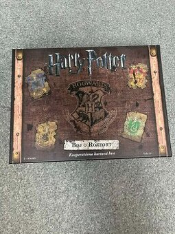 Predám spoločenskú kartovú hru Harry Potter: Boj o Rokfort + - 1
